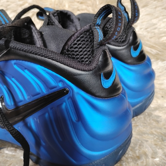 Men's Nike  Black and Blue Sneakers - Picture 6 of 10